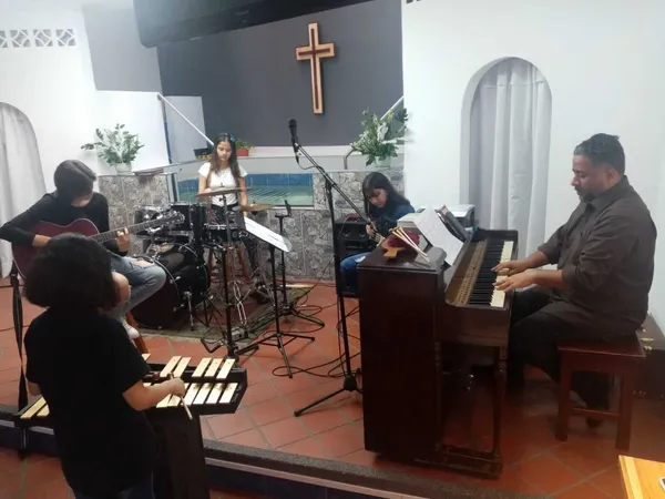 Grupo de alabanza